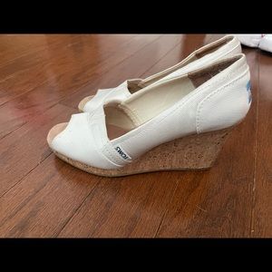 EUC white TOMS peep toe wedge